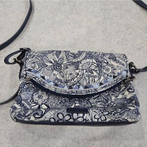 🐢 Sakroots crossbody mini bag!